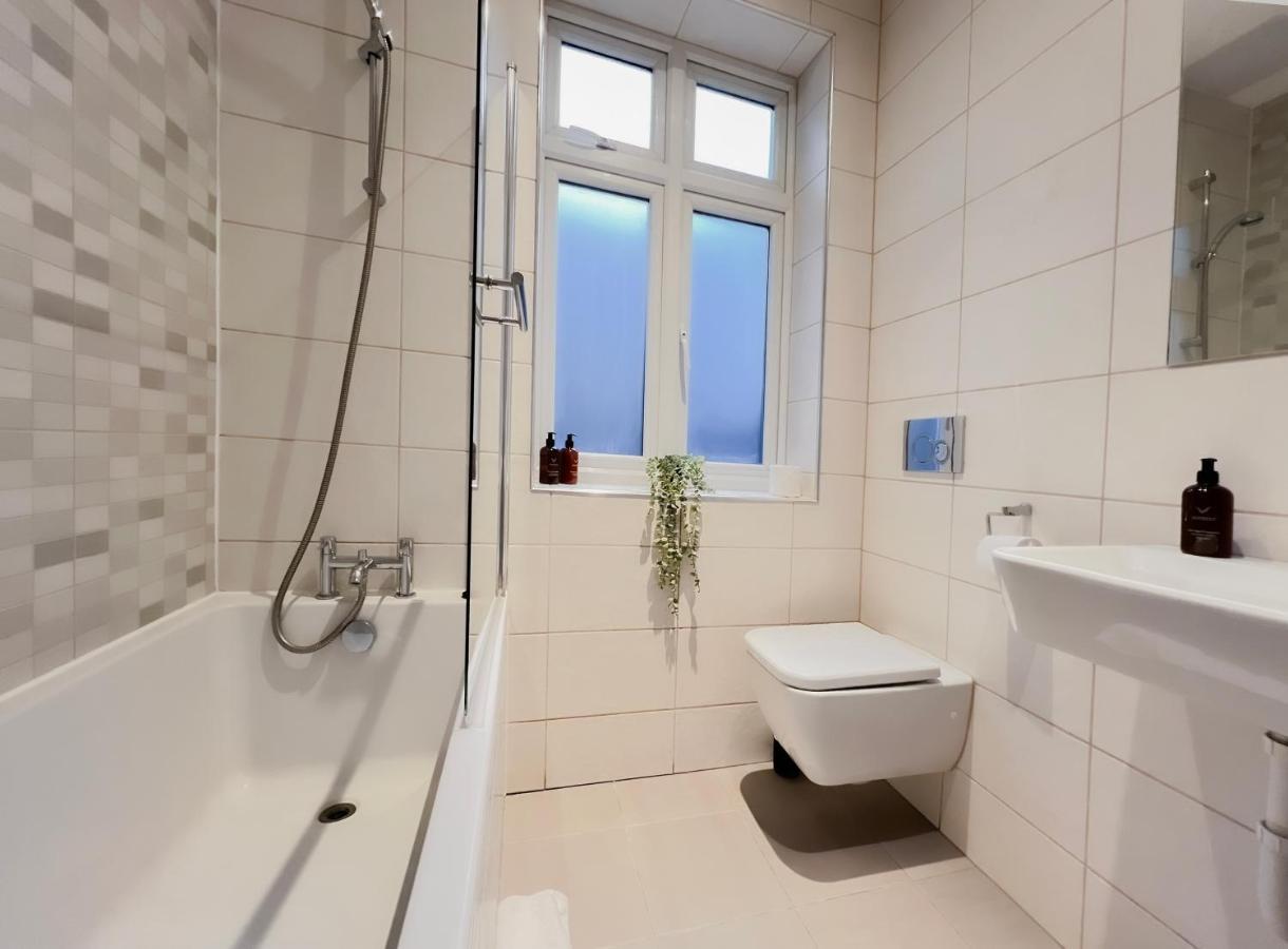 Prime Location Camden Luxury Apt Sleeps 6 ลอนดอน ภายนอก รูปภาพ